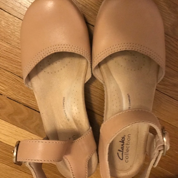Clarks Tan Wedges - Picture 3 of 8